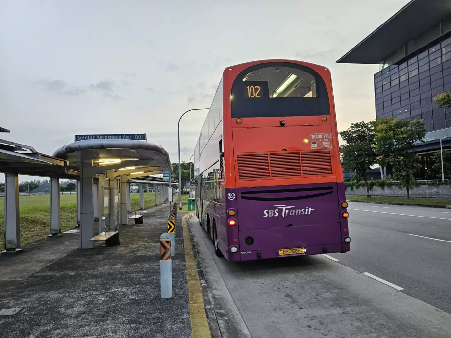 Bussholdeplass foran flyplassen