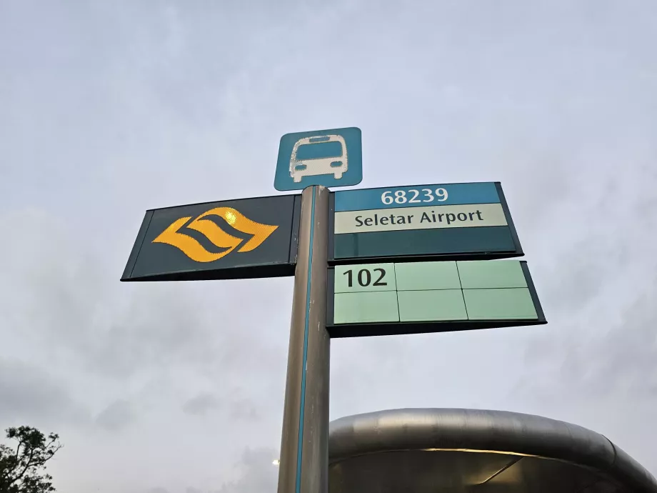 Bussholdeplass foran flyplassen