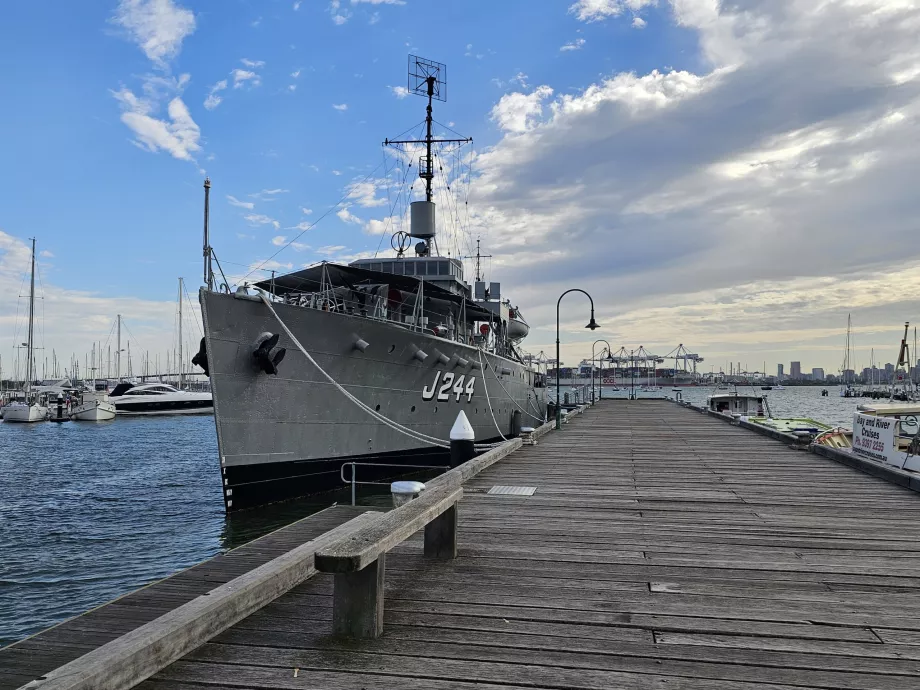HMAS Castlemaine