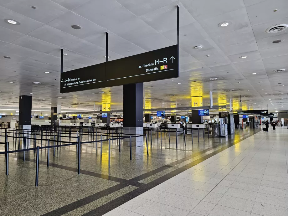 Innsjekkingslobbyen i internasjonal terminal 2