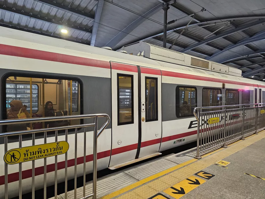 T-baneplattform i Bangkok sentrum